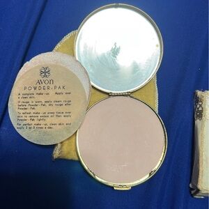 Avon Powder-Pak Compact Pressed Powder — Light Beige with Gold Case